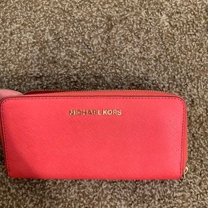 Michael Kors Women’s Jet Set Zip Wallet